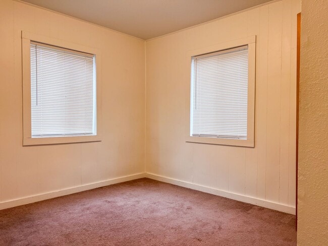 Building Photo - OWN961