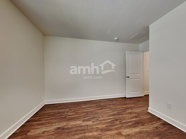 Building Photo - 1019 Tan Tara Trl