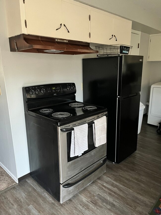 Building Photo - 604 Terry St