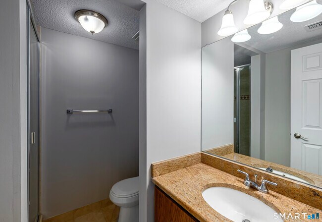 Building Photo - 25 Stanley St