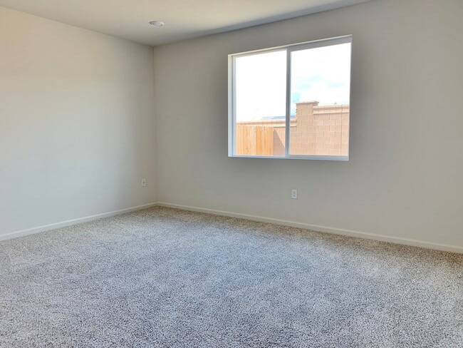 Building Photo - Beautiful New Single Family Home: single story 4 bed, 2.5 bath
