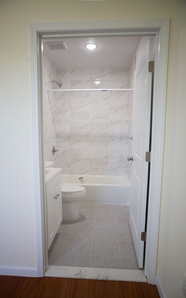 Building Photo - NEW 3 BEDROOM APT IN SOUNDVIEW