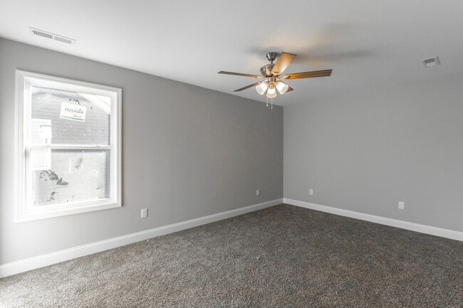 Building Photo - 5012 Oop Rd