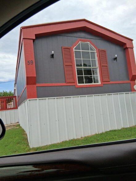 Primary Photo - 305 S Amy Ln