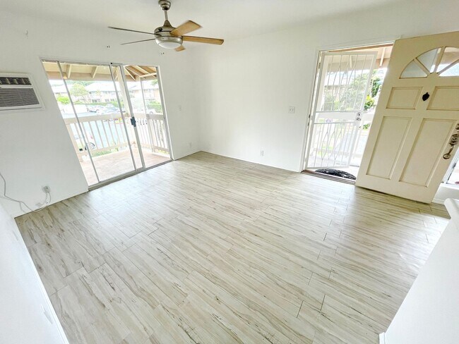 Building Photo - Top-Floor 2BR / 1.5BA Southpointe Condo – ...