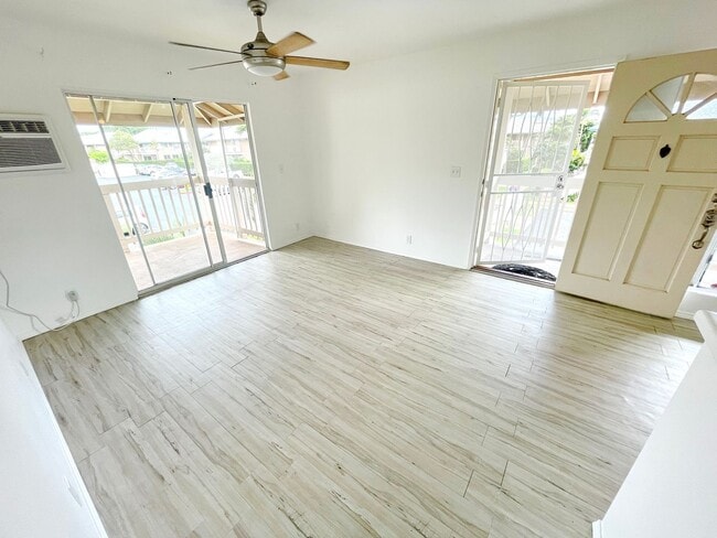 Building Photo - Top-Floor 2BR / 1.5BA Southpointe Condo – Freshly Updated! Move in Now! December is Free!!