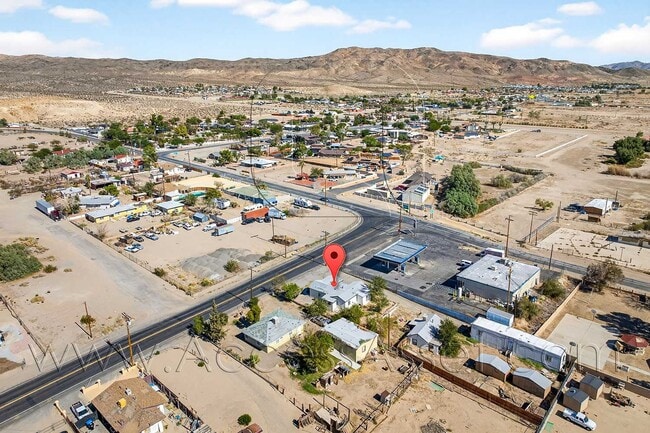 Building Photo - Cozy 1 Bed/1 Bath Duplex Home With Amazing Mountain Views In Barstow!