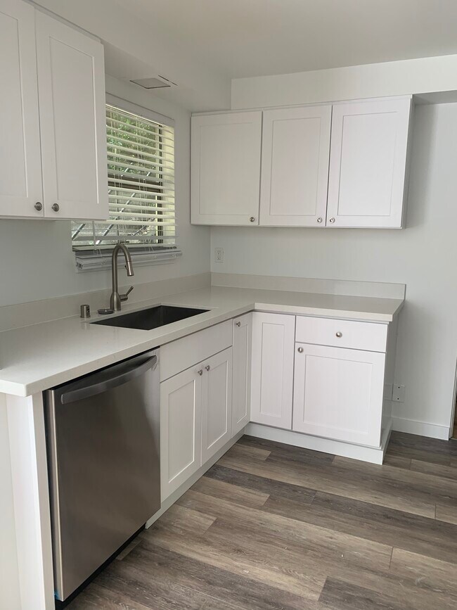 Primary Photo - 2621 22nd Ave W