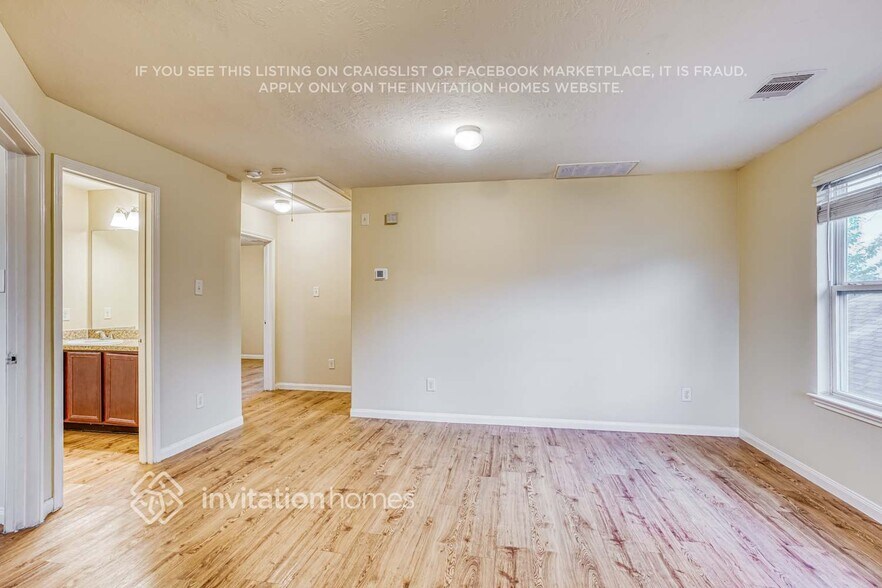 Building Photo - 18811 Dennington Dr