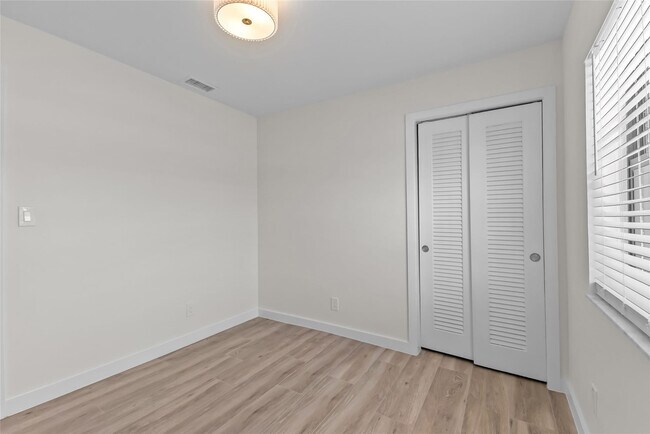 Building Photo - 908 Lighthouse Dr