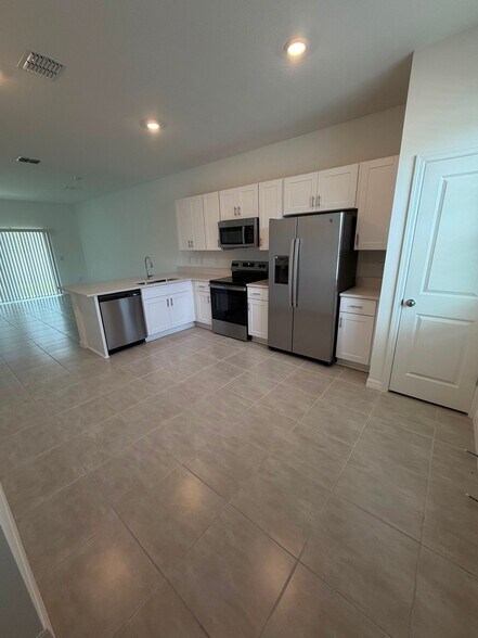 Building Photo - 2860 Skyline Lp