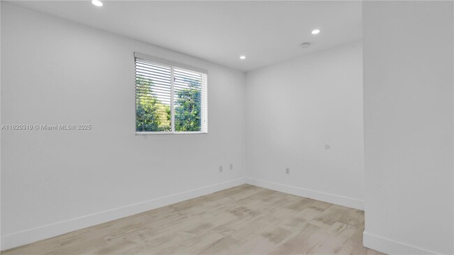 Building Photo - 3823 Thomas Ave