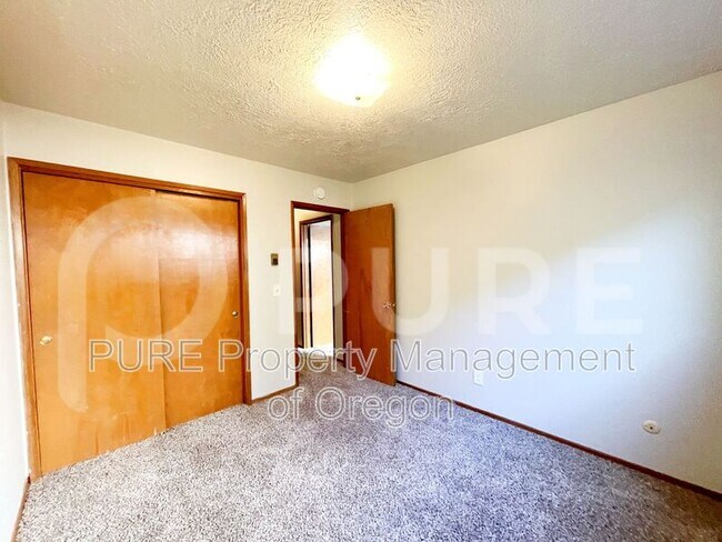 Building Photo - 1125 SE 27th Ave