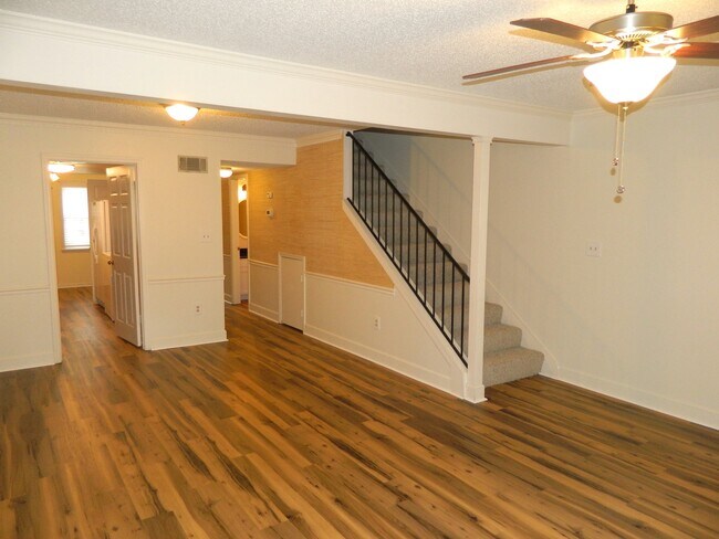Building Photo - 407 Folkstone Cir