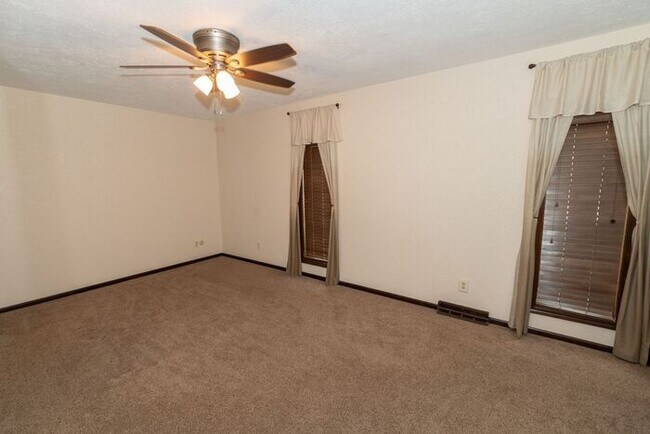Building Photo - Prairie Lane Estates 3 bedroom ranch with spacious rooms and amenities beyond your imagination