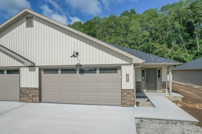 Building Photo - 822 El Dorado Dr