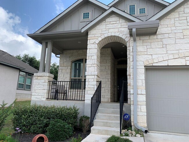 Building Photo - 421 Fair Oaks Dr