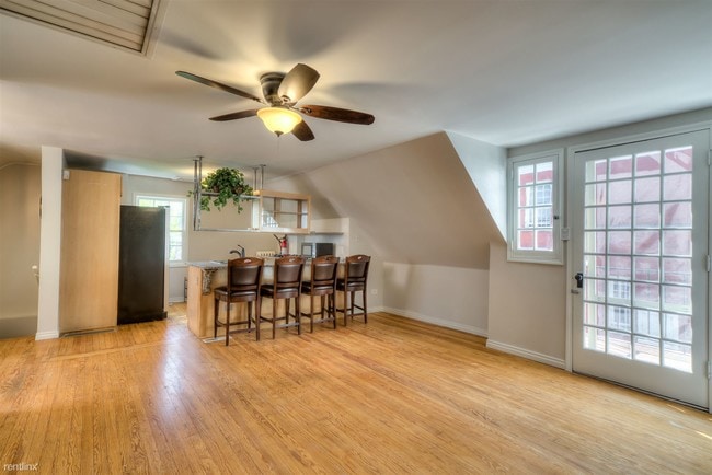 Building Photo - 1 br, 1 bath Condo - 738 Pearl Street