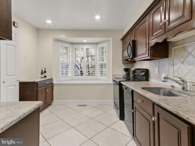 Building Photo - 4424 Westover Pl NW