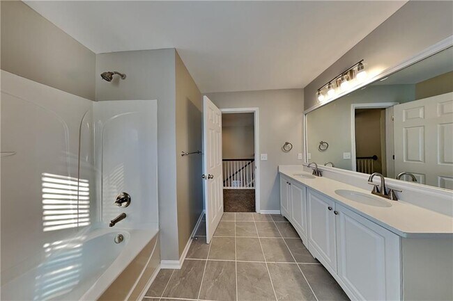 Building Photo - 40 Parkmont Ct