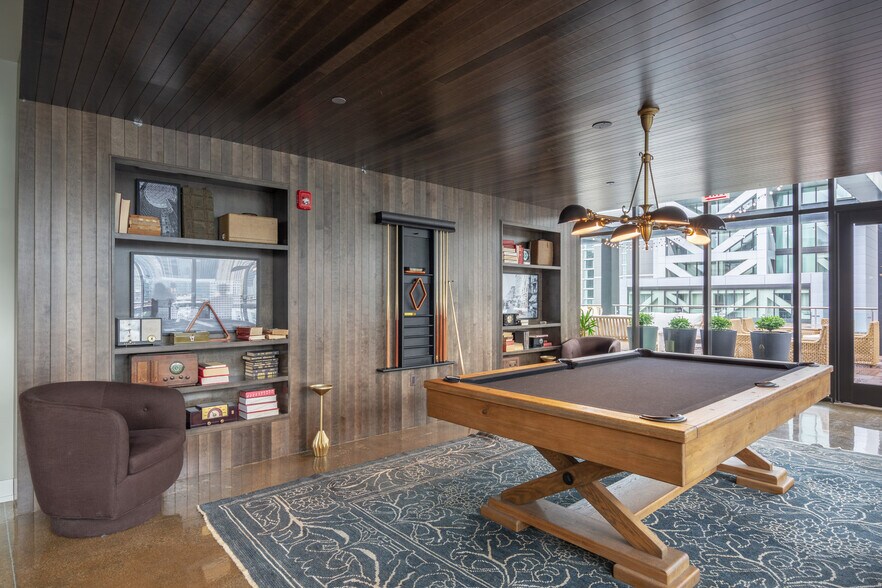 Building Photo - 676 North LaSalle Drive-GO FL3-ID440