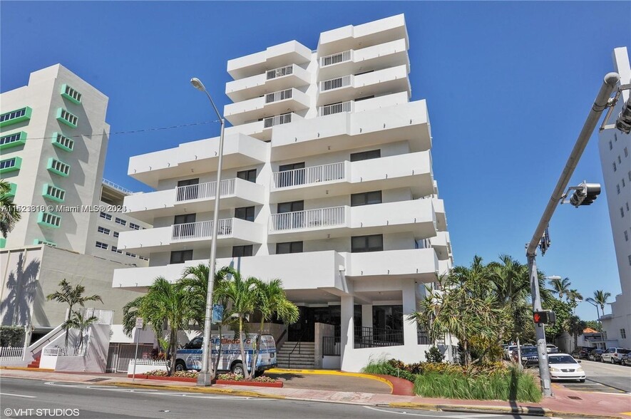 Building Photo - 4301 Collins Ave