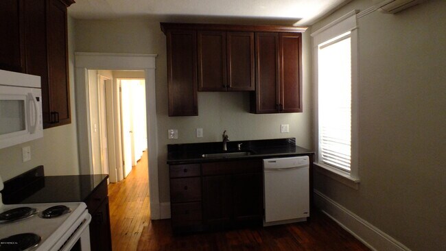 Building Photo - 2120 Herschel St