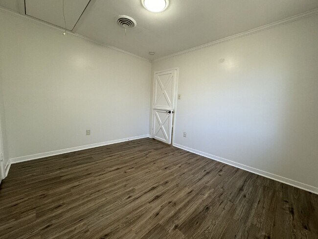 Building Photo - Effortless living at its finest in Conroe....