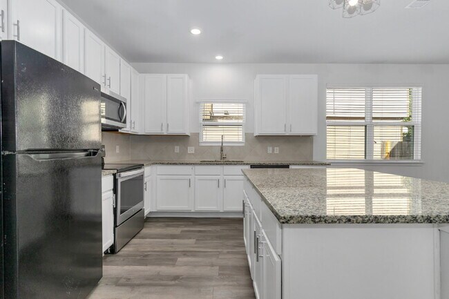 Building Photo - Modern 4 Bdrm Fort Worth Home for Rent- Zip Code 76123 | Built 2021 | Crowley ISD | $3,450/mo, Sp...