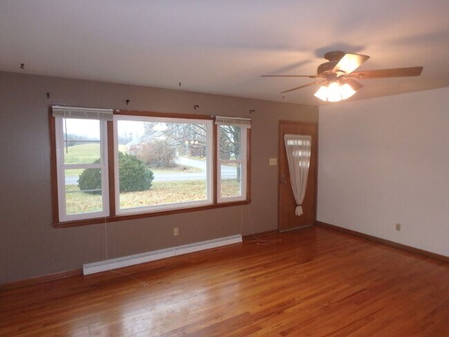 Building Photo - 2300 N Semon Rd