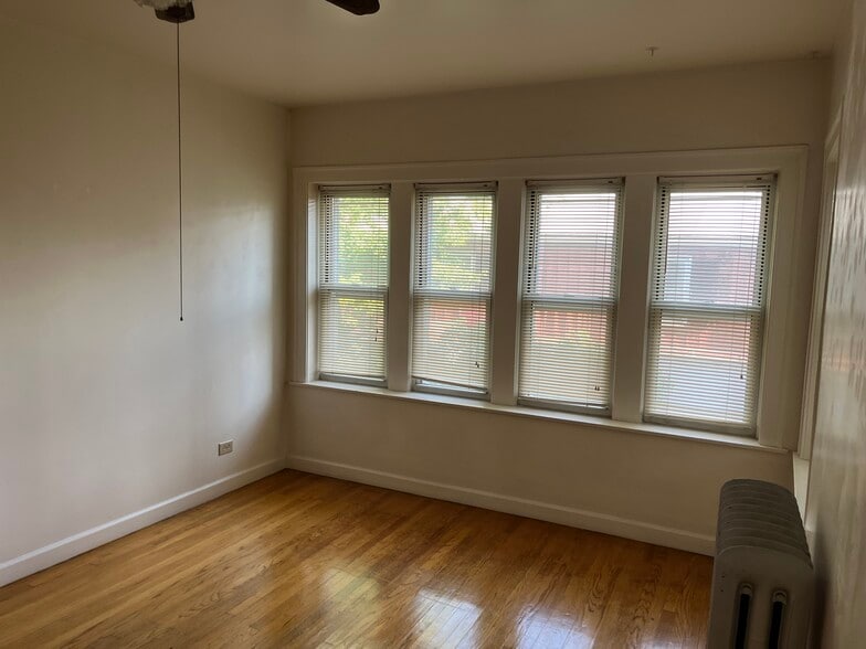 Building Photo - 5487 S Drexel Ave