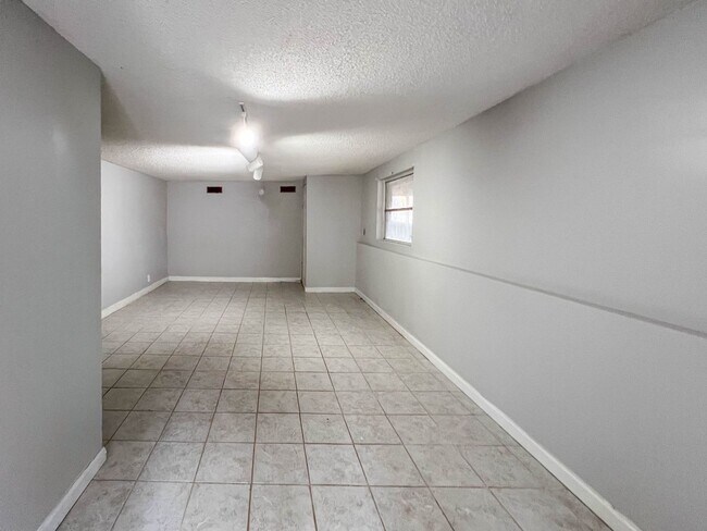 Building Photo - 712 Canton Hollow Rd