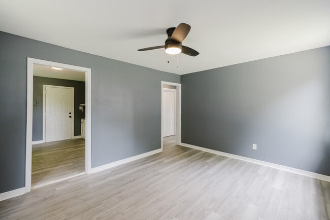 Building Photo - 114 Wilson St