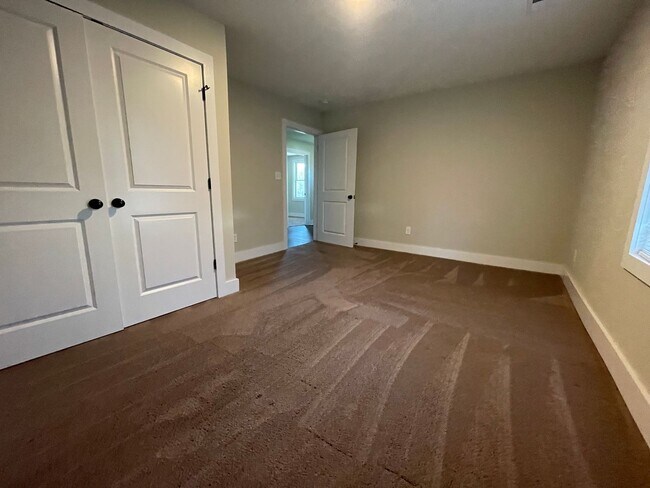 Building Photo - Fully remodeled rancher