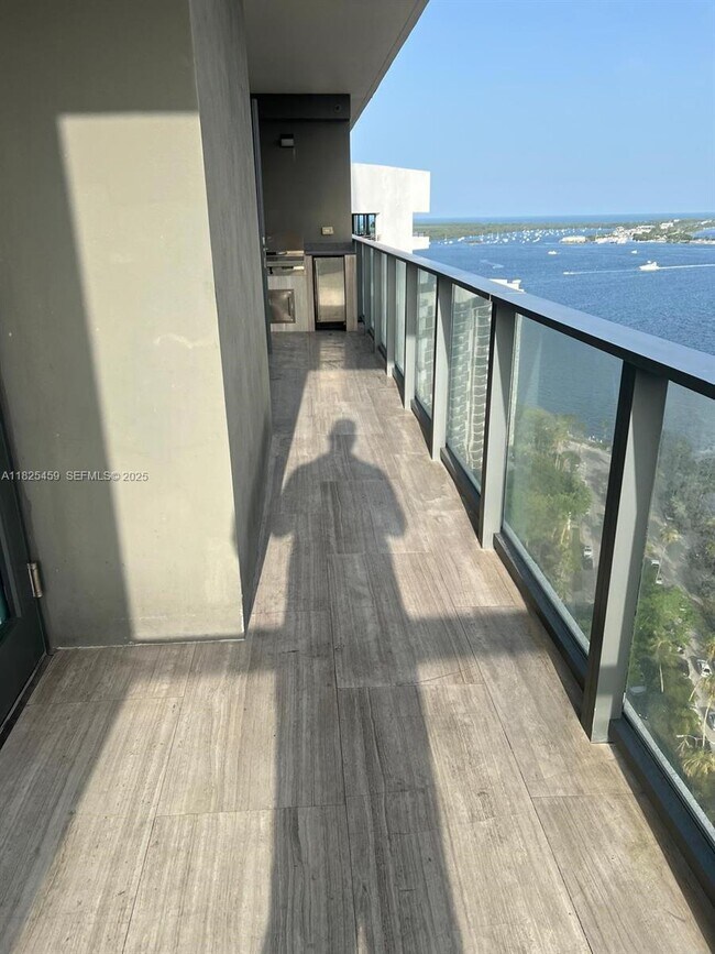 Building Photo - 1451 Brickell Ave