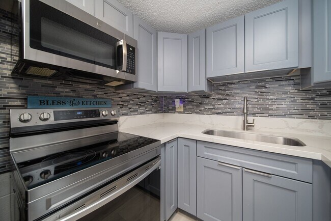 Building Photo - Upgraded Fully Furnished Condo w/ Assigned...