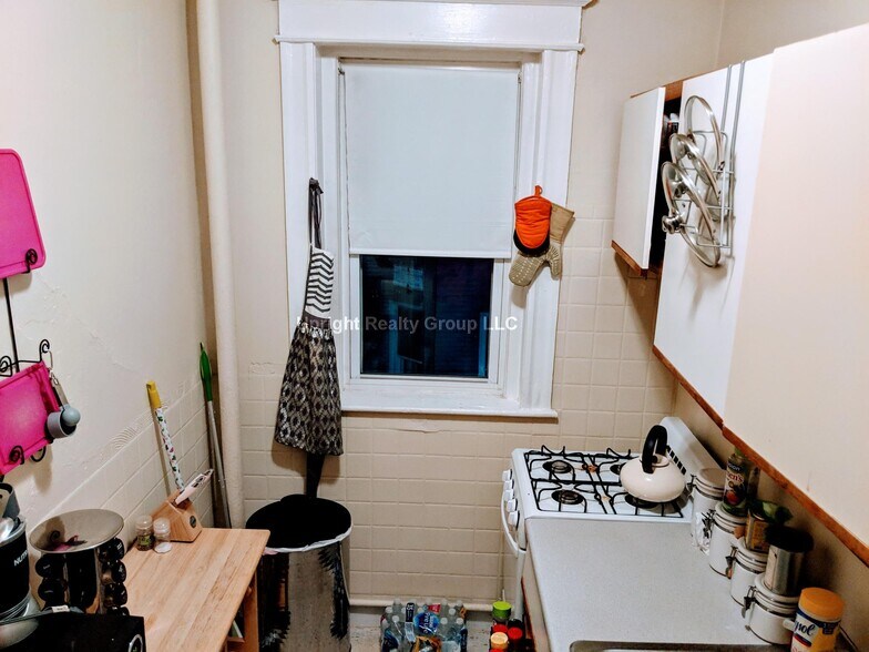 Building Photo - 64 Woodstock Ave