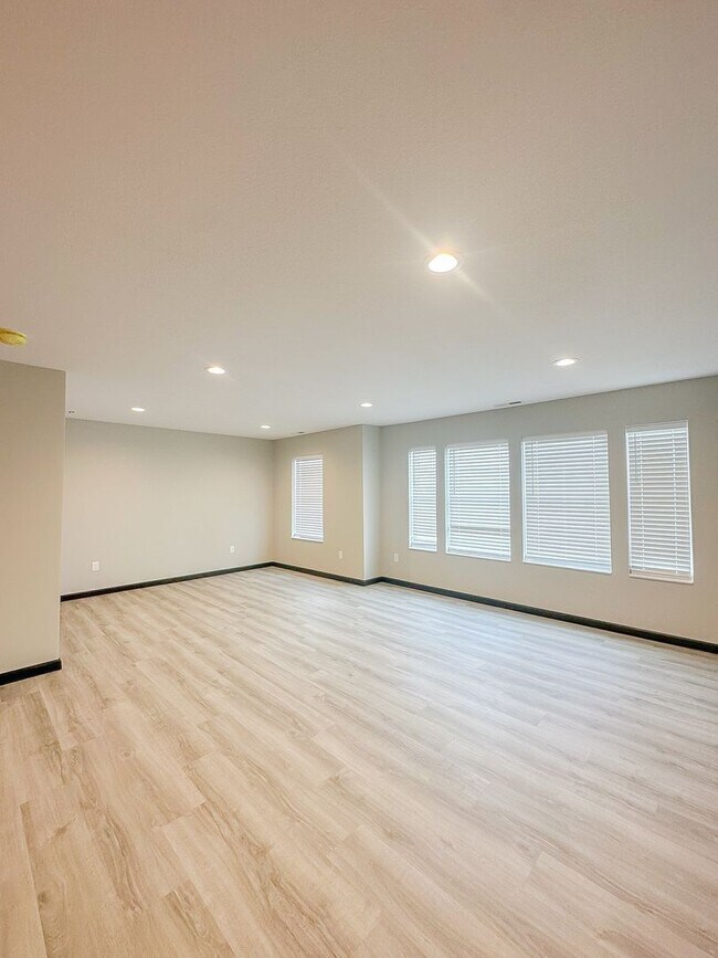 Building Photo - Beautiful 2 Bed, 2 Bath PREMIUM Apartment in PRIME location!  Furnished & Unfurnished Options Ava...