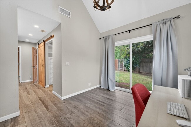 Building Photo - 420 Colusa Pl