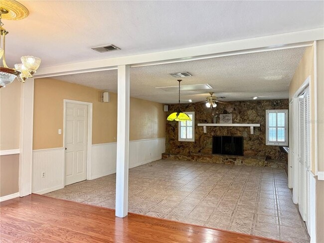 Building Photo - 2523 Krueger Ln