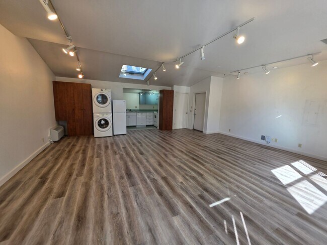 Building Photo - 126 E Edgar St