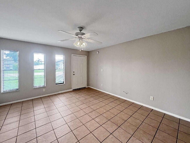 Building Photo - Your Cozy Core Era Starts in Fort Myers – ...
