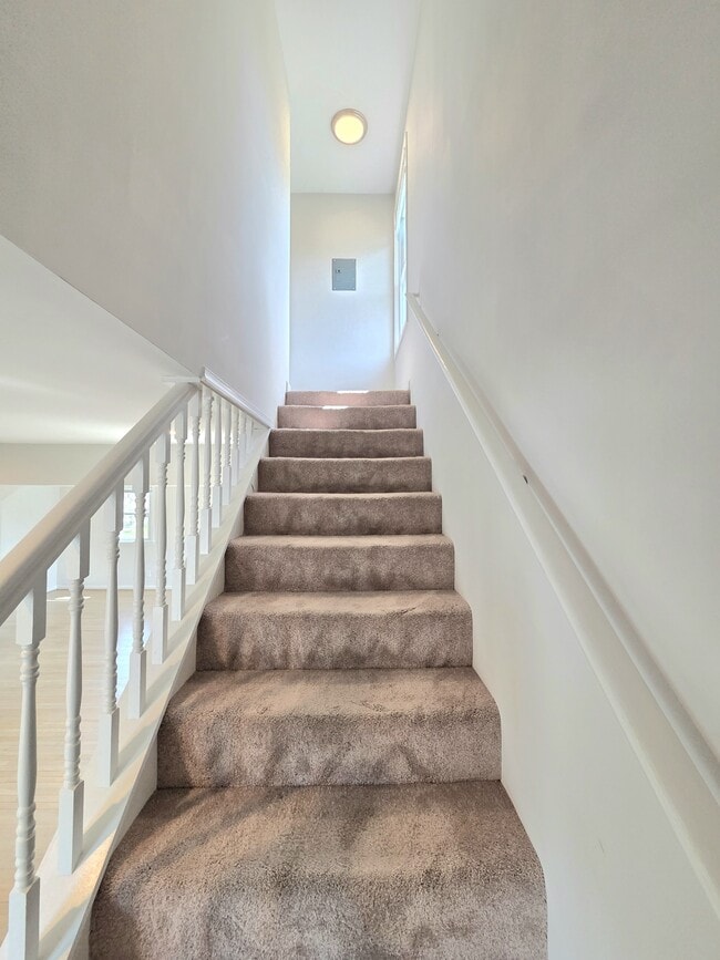 Building Photo - 10810 Norman Ave