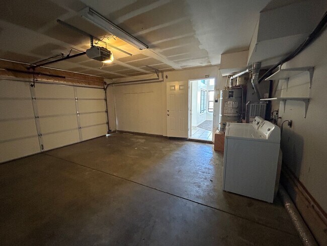 Building Photo - RENNOVATED 4 BED HOME