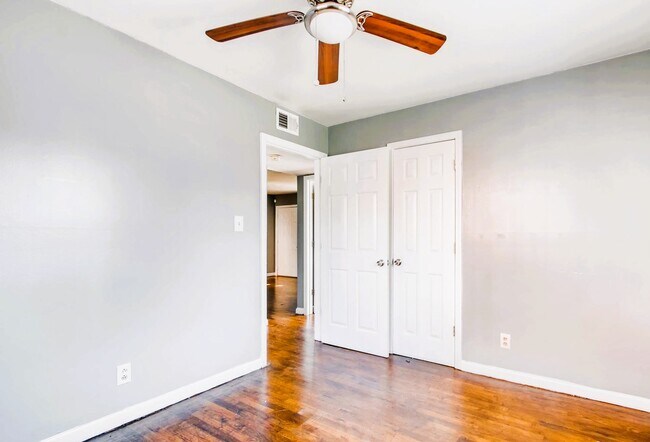 Building Photo - Sells Avenue