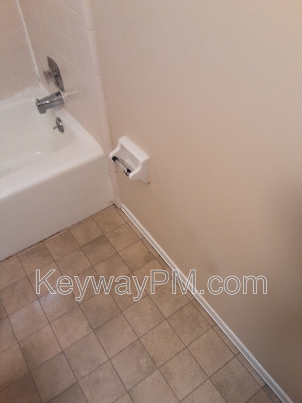 Building Photo - 4589 Hickory Dr