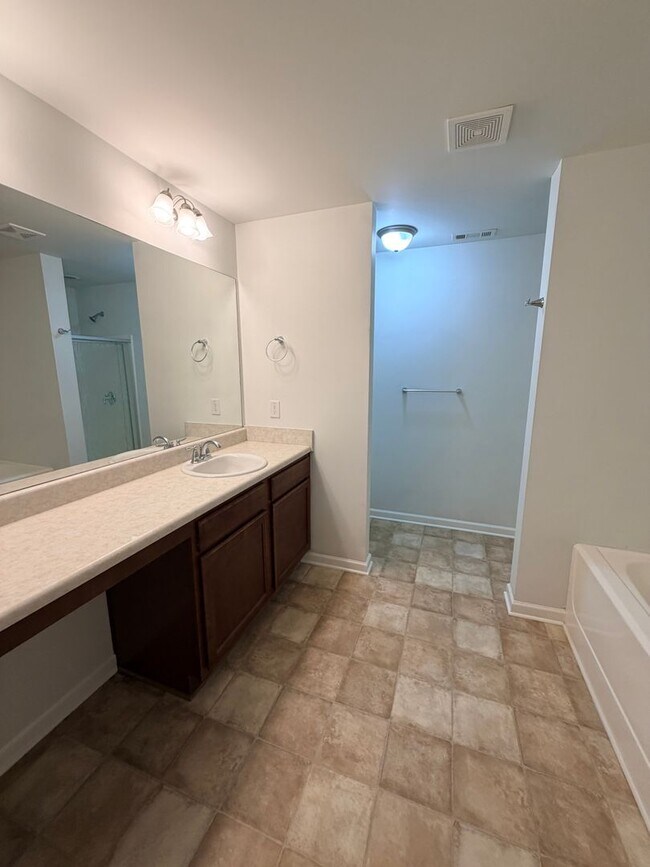 Building Photo - NEW LISTING - Spacious, Acworth Townhouse on Quiet Cul-de-sac!