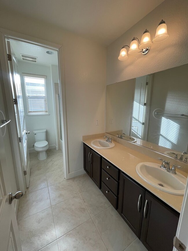 Building Photo - 2024 Newcastle Dr