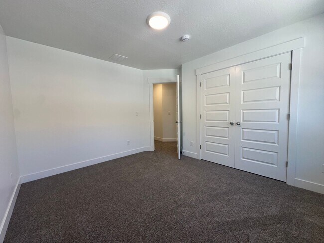 Building Photo - 5280 Acacia Dr
