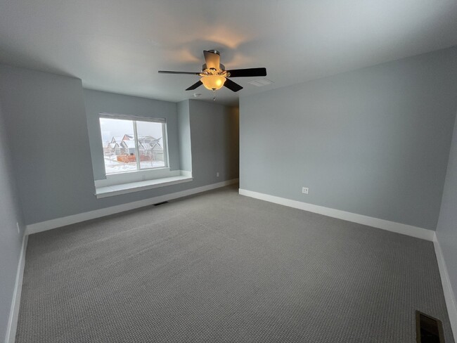 Building Photo - Practically New 3 Bedroom with Mountain Views!